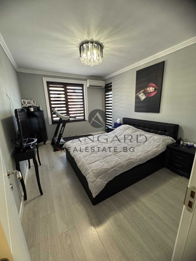 Продава се Четиристаен апартамент в Пловдив, Остромила - 179 кв.м за 1677 €/кв.м - Снимка #5