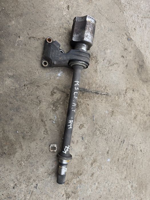 Привод правый половинка с подвесным Мазда 3 2.0 автомат mazda lf