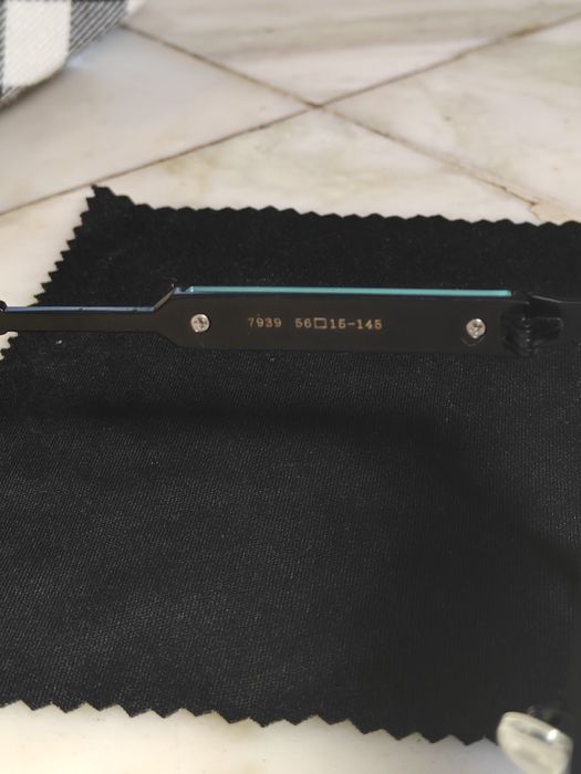 Ochelari de soare stil elegant, cu detalii cadrilate