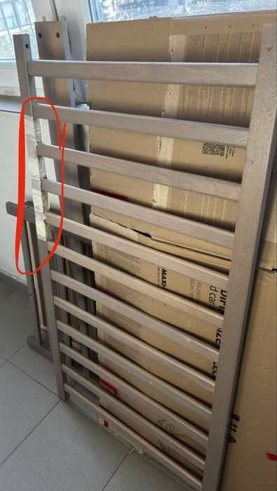 Vând pat cu saltea ikea și apărătoare.