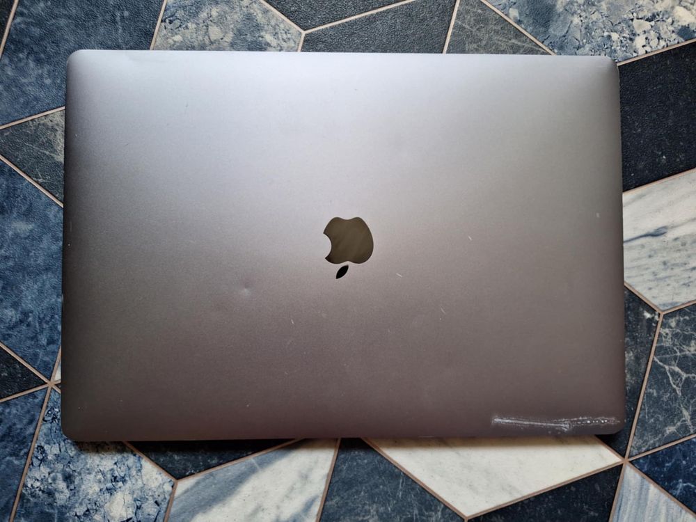 Продавам MacBook Pro 15inch i9 2019