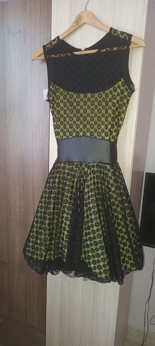 Дамска рокля.Отговаря на S/M размер. Цена-15 лв.