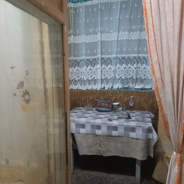 Октябрь бозор квартира 2 хонали сотилади