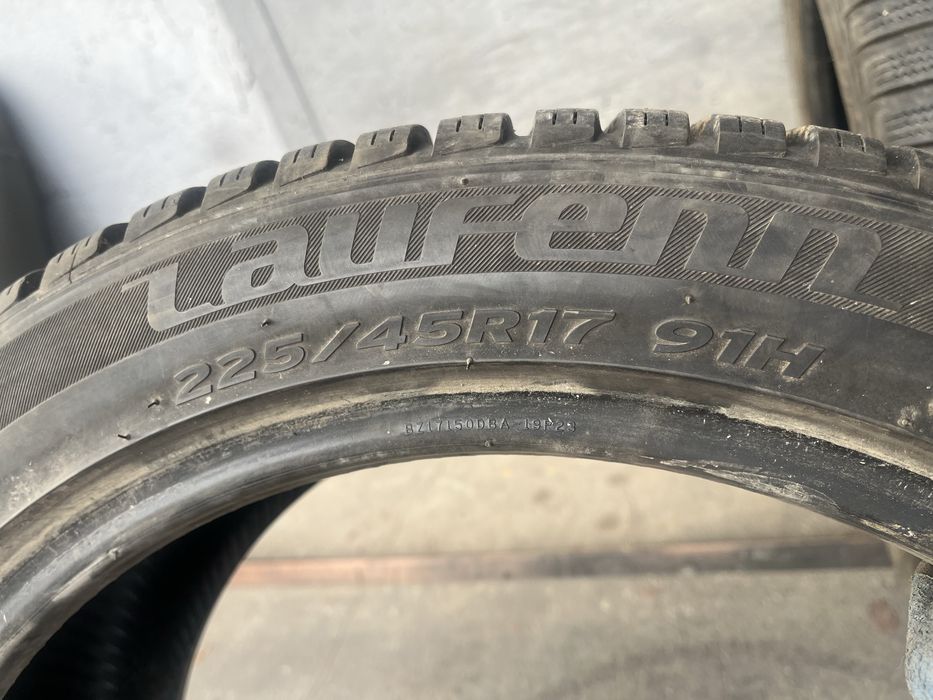 2 бр. зимни гуми 225/45/17 Laufen DOT 3121 5/6 mm