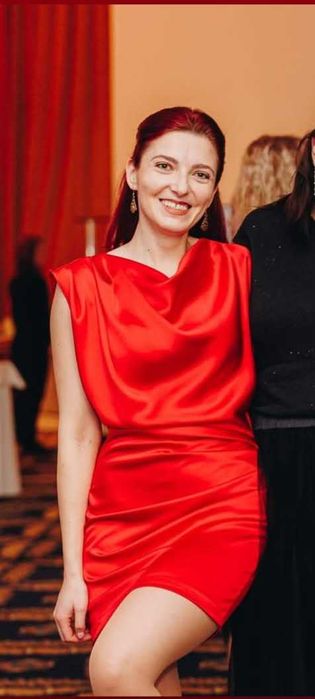 Vand rochie rosie Andreea Raicu marimea 36