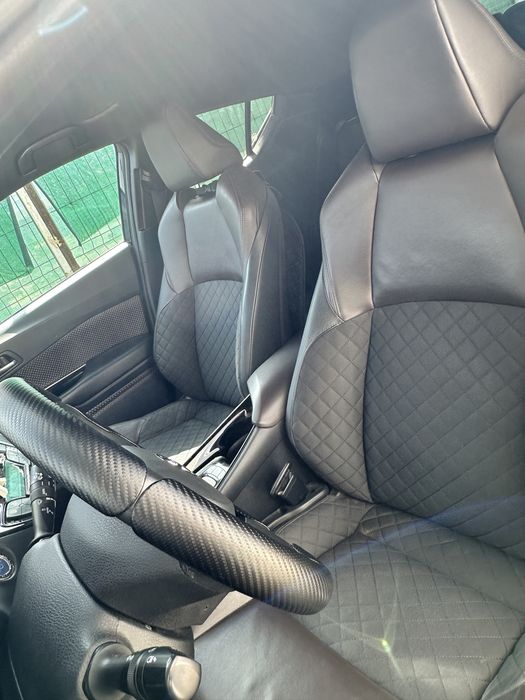 Toyota C-HR Hibrid – proprietar, dotări premium, cauciucuri noi