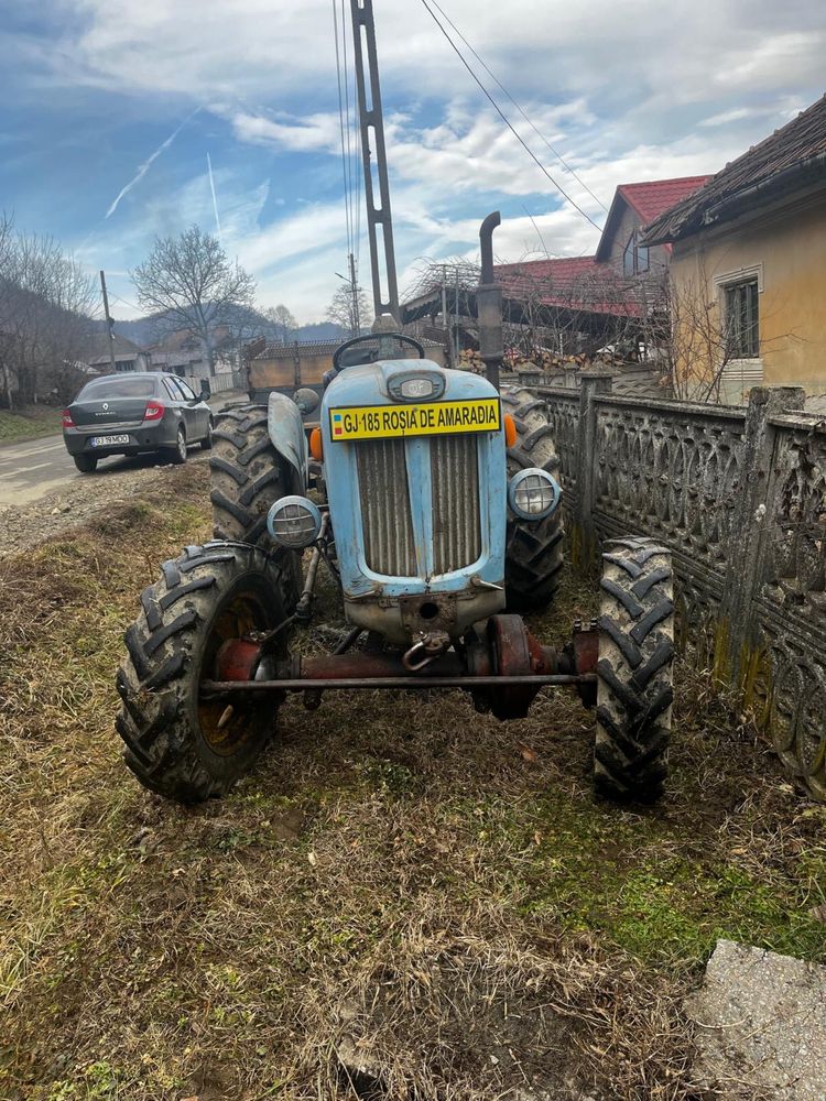 Ansamblu tractor plus remorcă