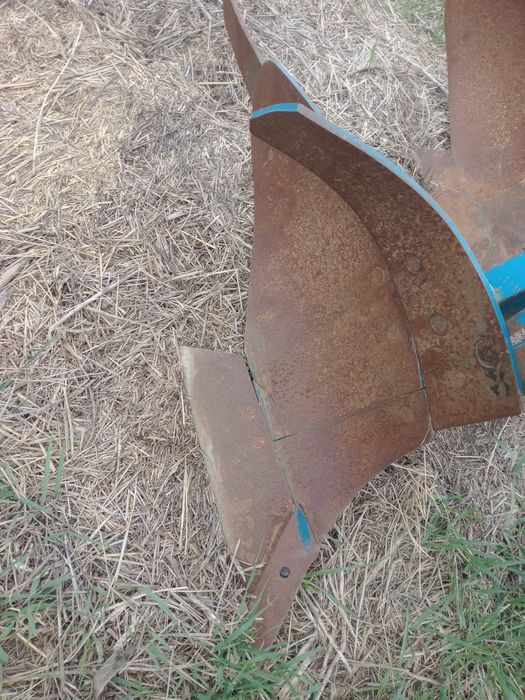 Vând plug RABEWERK,3 brazde