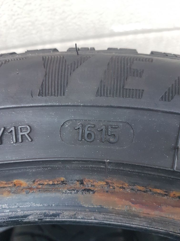 Зимни гуми 4 броя GOODYEAR UltraGrip8 195 55 R16 дот 1615