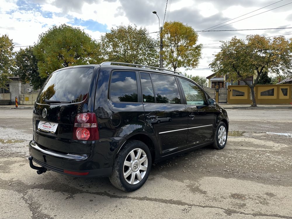 VW Touran An 2008 HIGH-LINE 1.4 TSI Climatronic PDC Comp