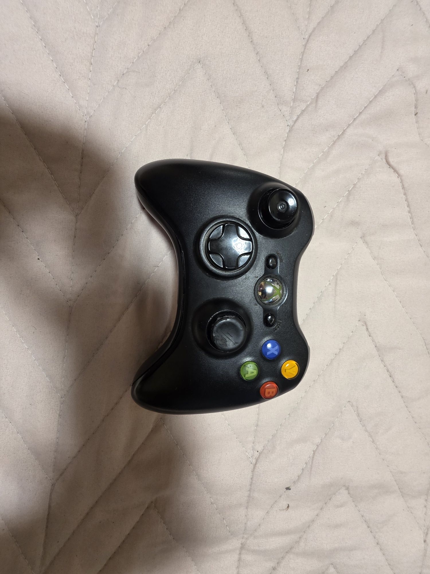 Продавам Хbox 360 e