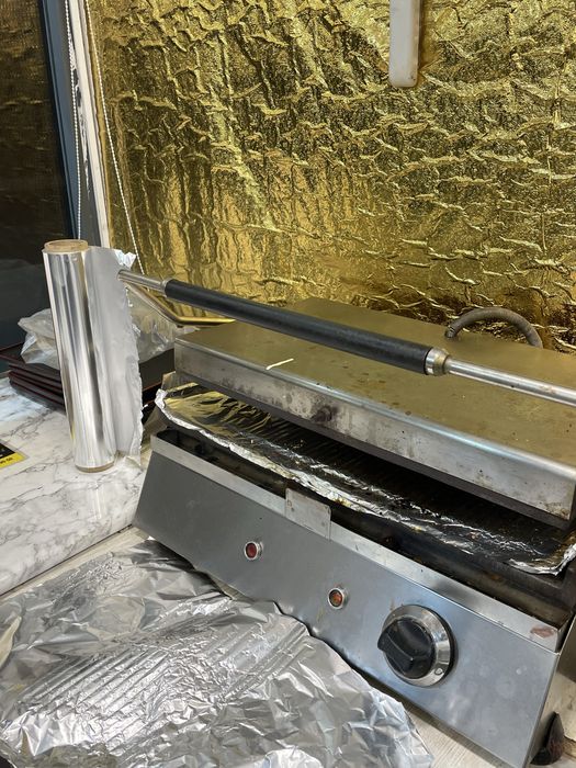 Fast_food joy tayor yurip turgan sotiladi