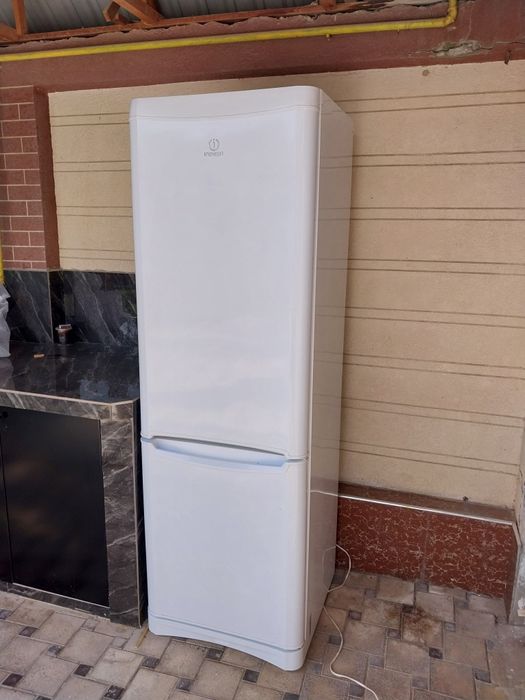 Холодильник INDESIT