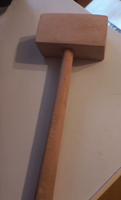 Деревяный молоток киянок.