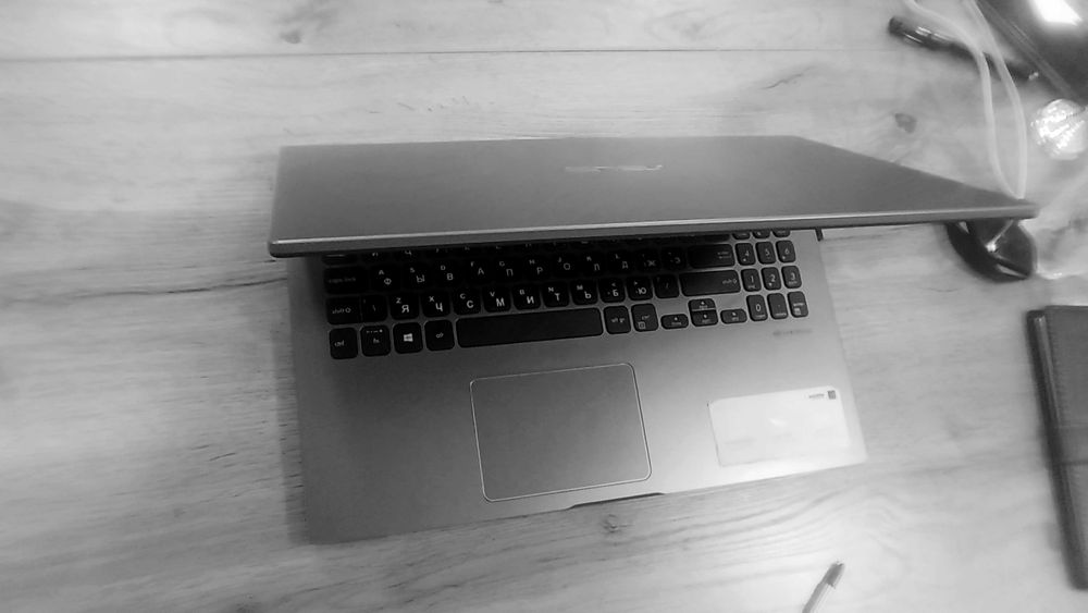 VivoBook_Asus laptop  200$ kami yoʻq windows 10 . 6 oy ishlatilgan