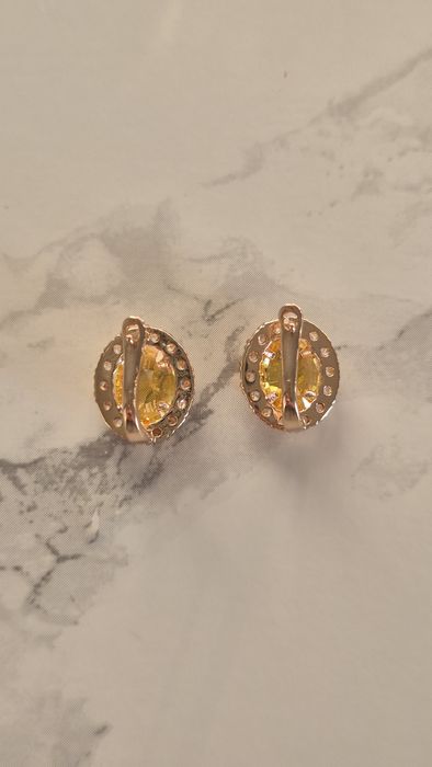 Cercei cu piatra galbena