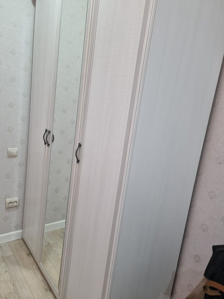 Срочно!!! Продам шкаф.