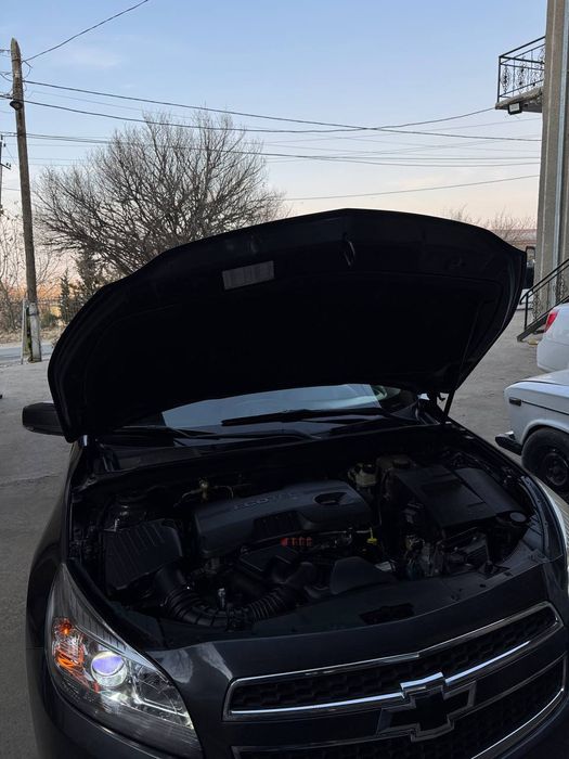 Mashina ideal holatda 2013yil ishlab chiqarilgan 2015yilda salondan