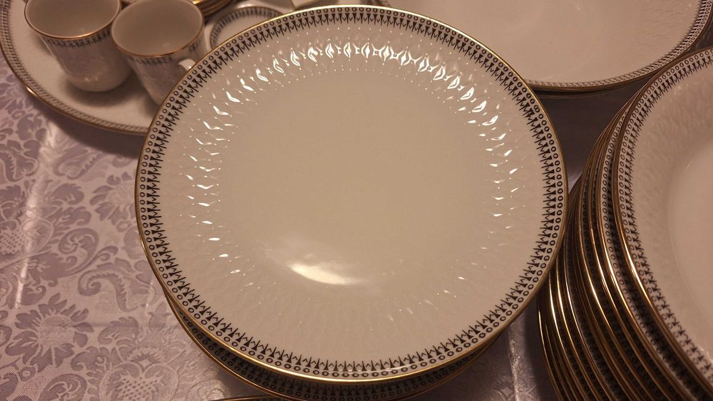 Set farfurii 12 persoane din portelan de Bavaria, 48 piese, nefolosit