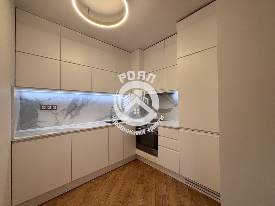 Продава се Тристаен апартамент в Пловдив, Кършияка - 82 кв.м за 1988 €/кв.м - Снимка #2