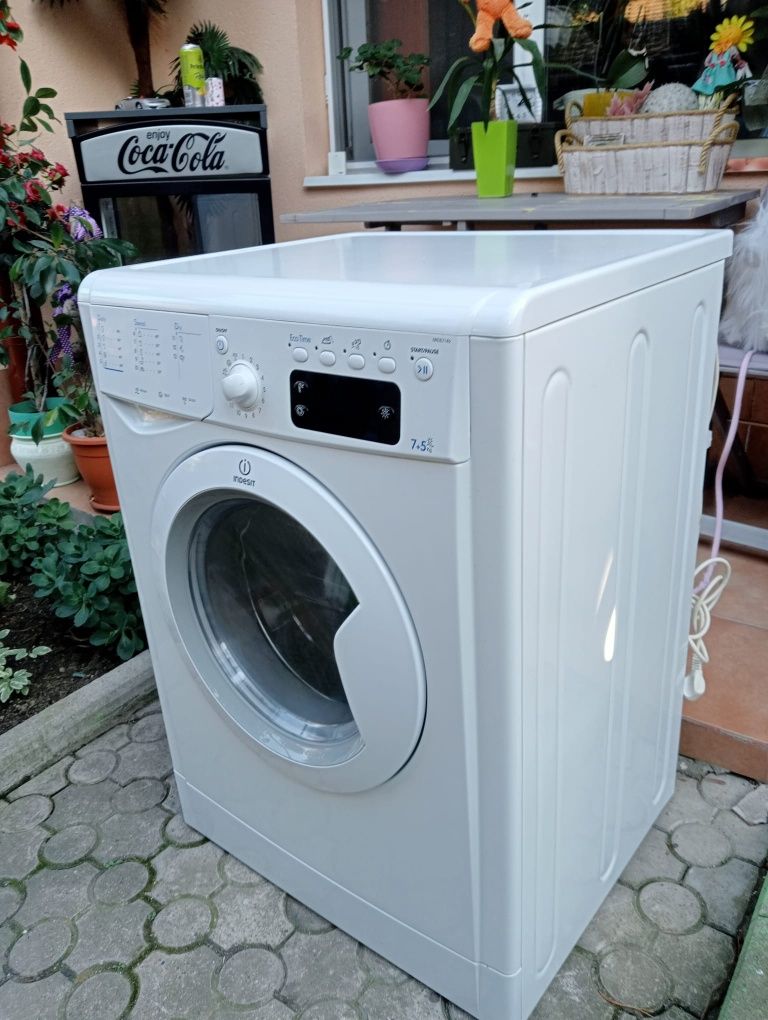 Indesit masina spalat automata cu Uscator 7 KG clasa AAA 1400 rot