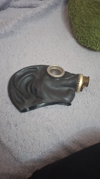 Продам противогаз гп5 чёрный  с трубкой