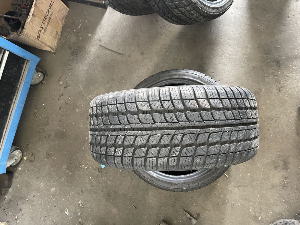 Зимни гуми Sunny Snowmaster 215/40 R17