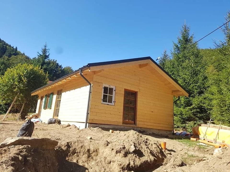 Vând casute de lemn - cabane de vacanța