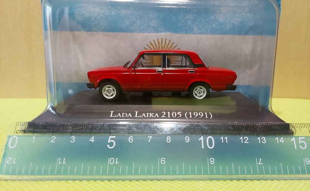 Lada 2105. Цена: 50лв. (1/775). Мащаб 1:43, метал и пластмаса