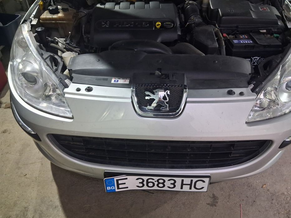 Продавам фарове и броня за пежо 407