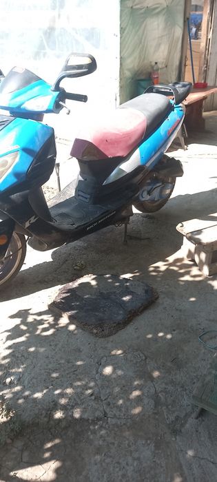 Vând scuter cu acte în regula