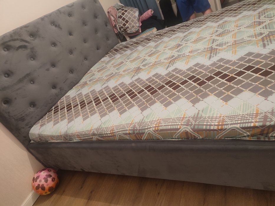 Двухспальная кровать