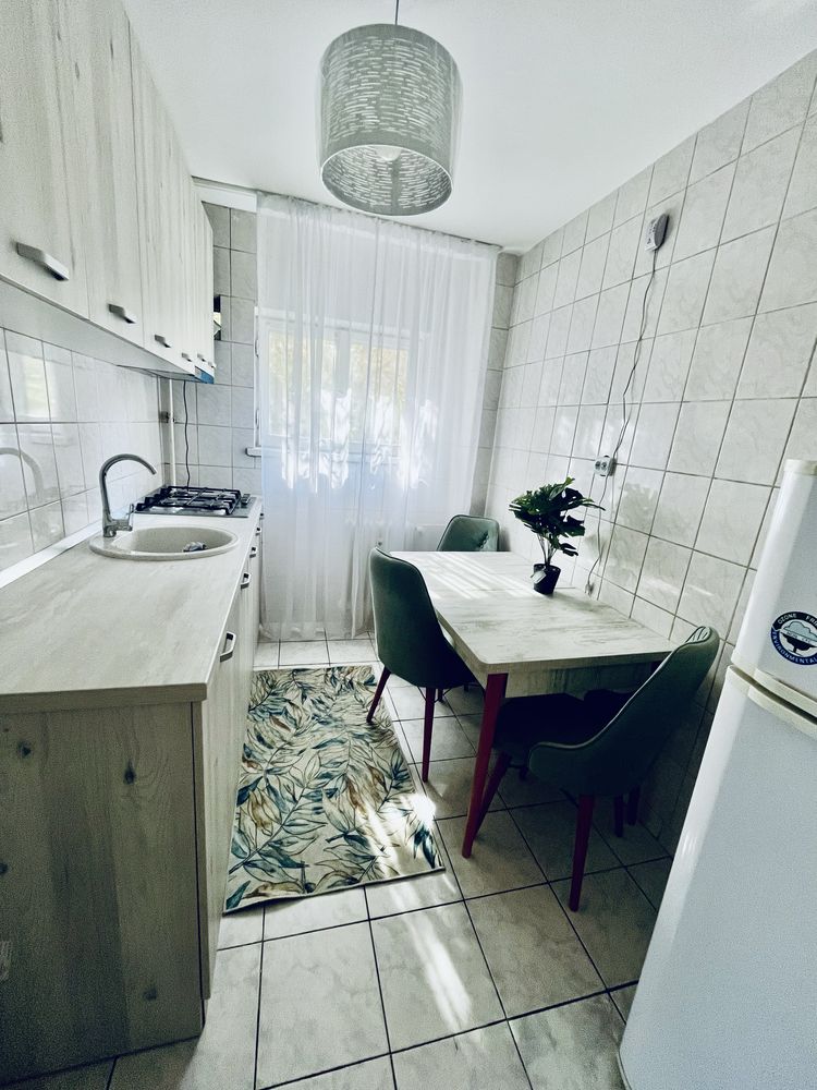 Inchiriez apartament
