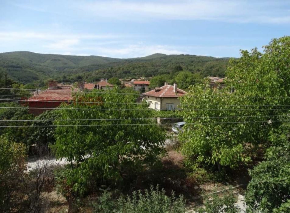 Продавам вила с.Мухово