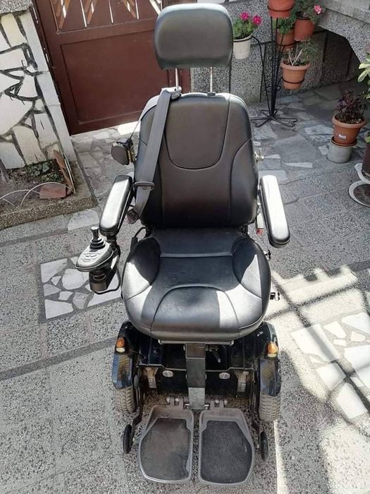 Електрически инвалиден стол