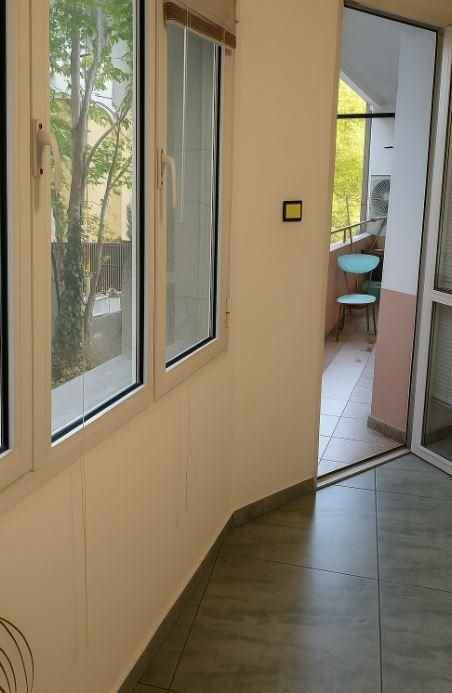 Тристаен апартамент в района на Колхозен пазар!