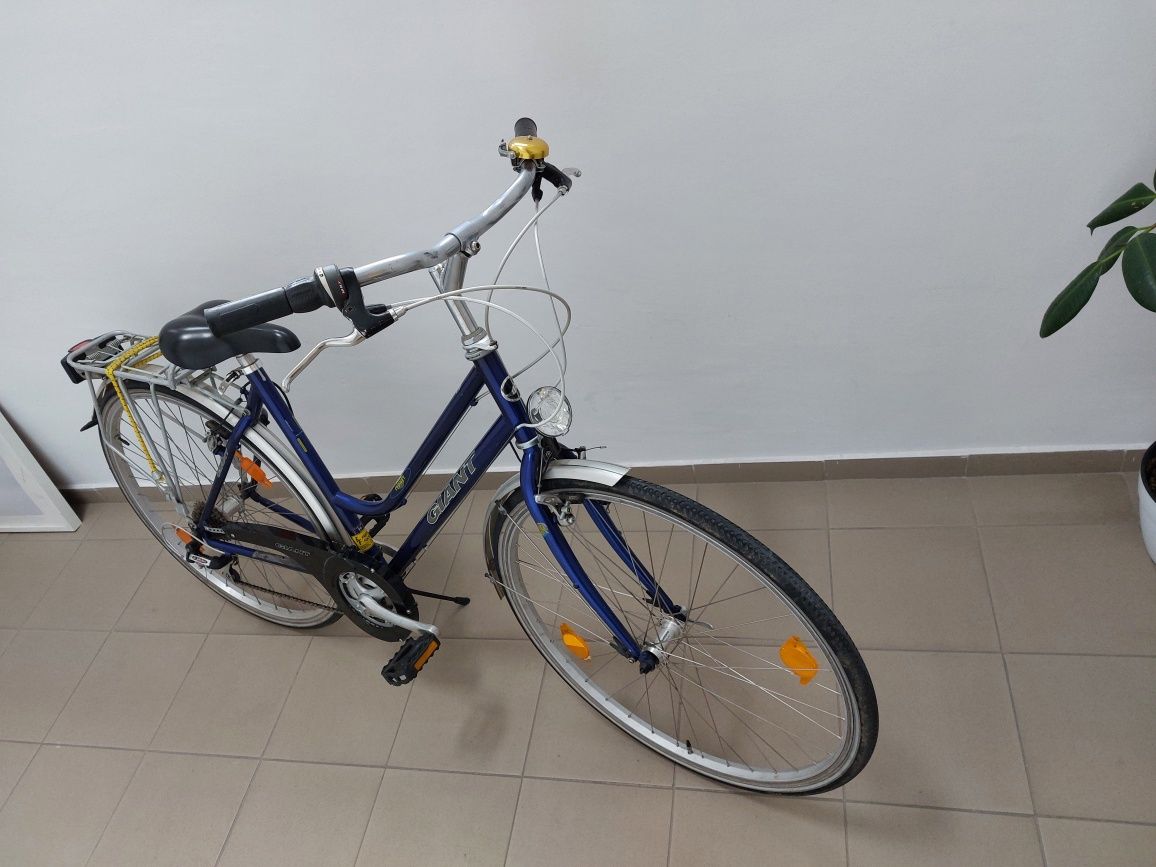 Bicicleta Giant roti 28" cadru dama,  usoara, stare excelenta