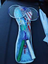 Vând/schimb Set rachete badminton cu 3 fluturasi