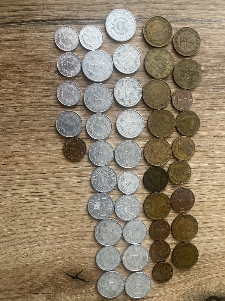 Монети от различни години и страни