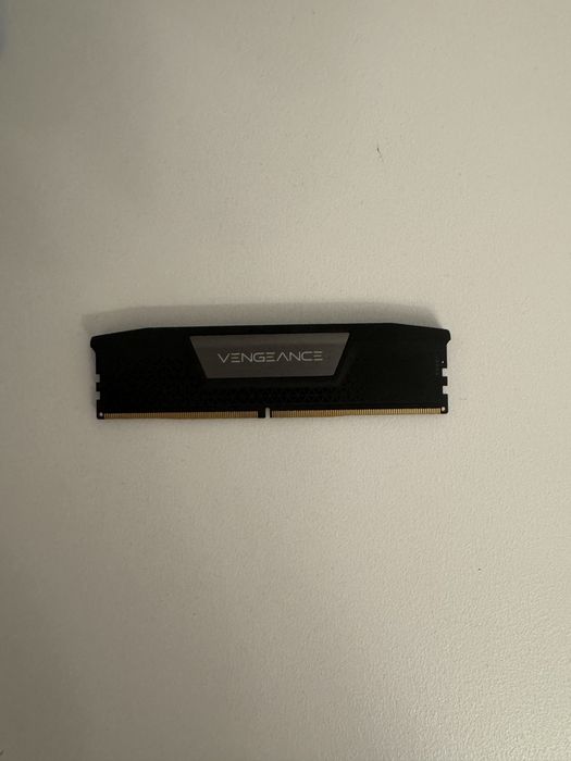 16 GB RAM DDR5 5600 MT/s CL40 Corsair Vegeance