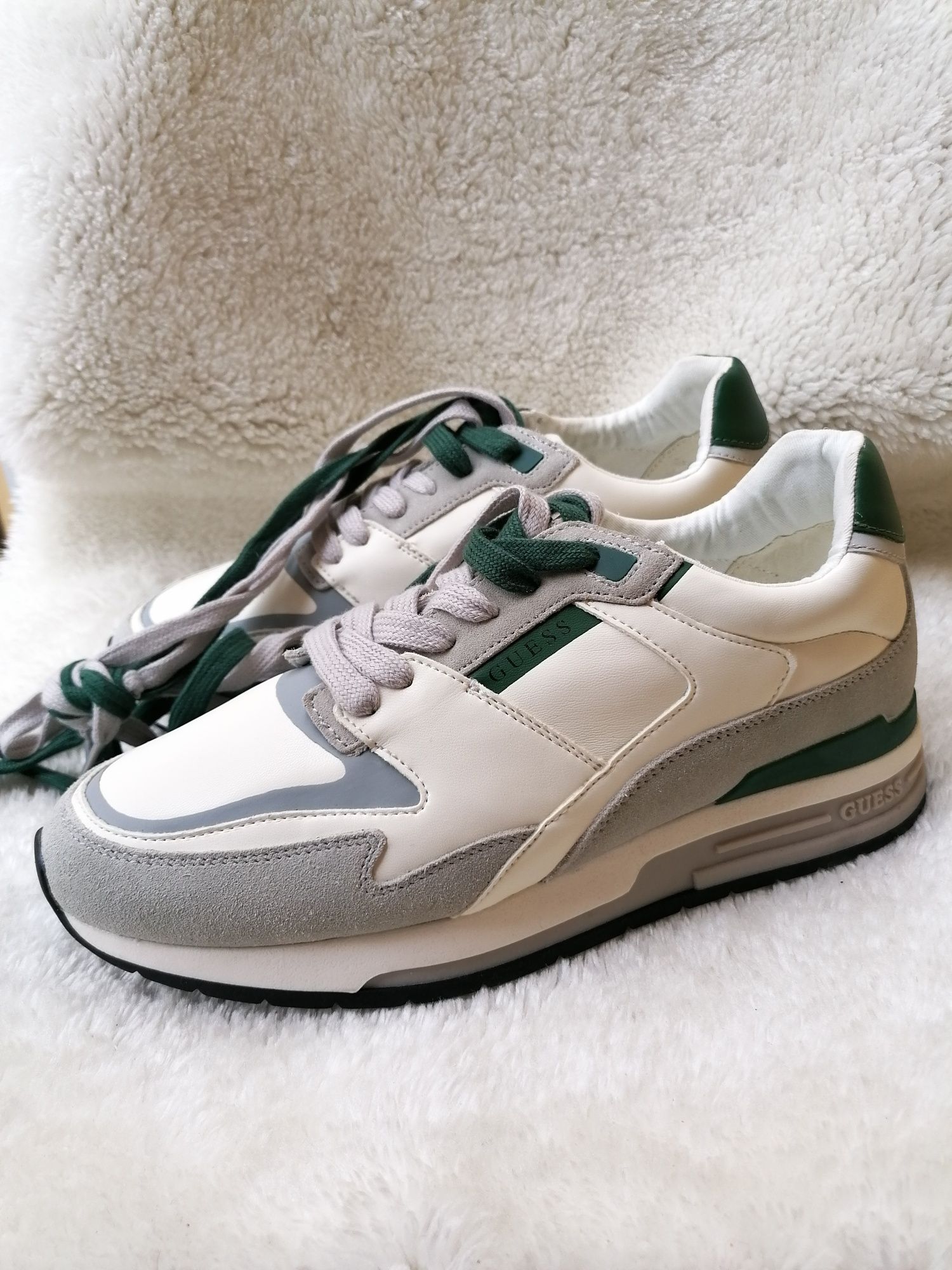 Adidași guess originali