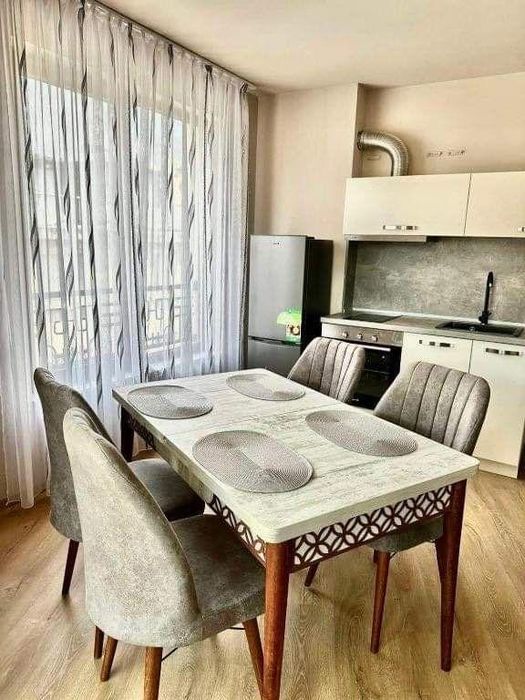 Тристаен апартамент, под наем, Център