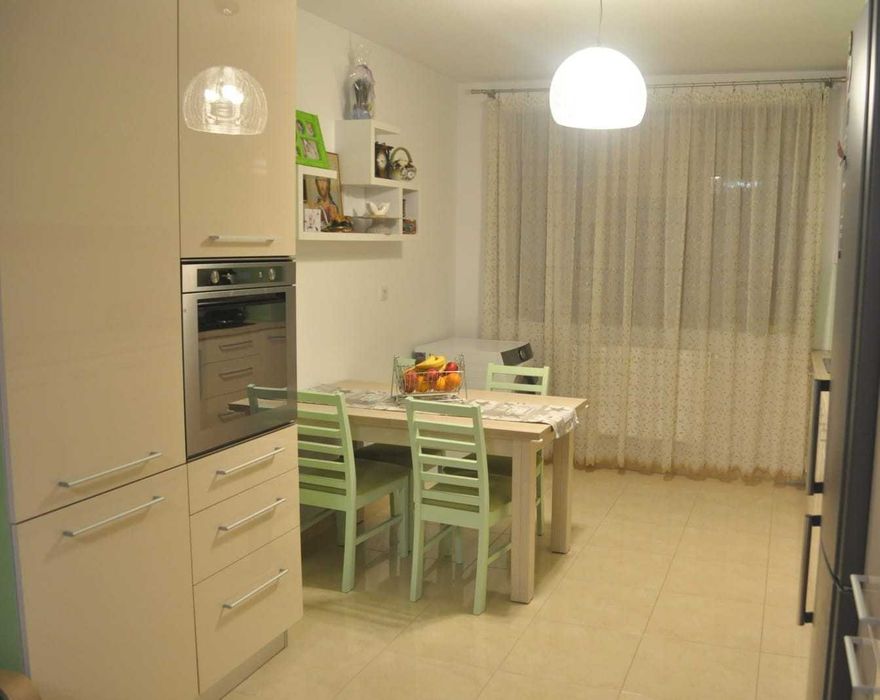 Inchiriez apartament 3 camere+parcare Floresti