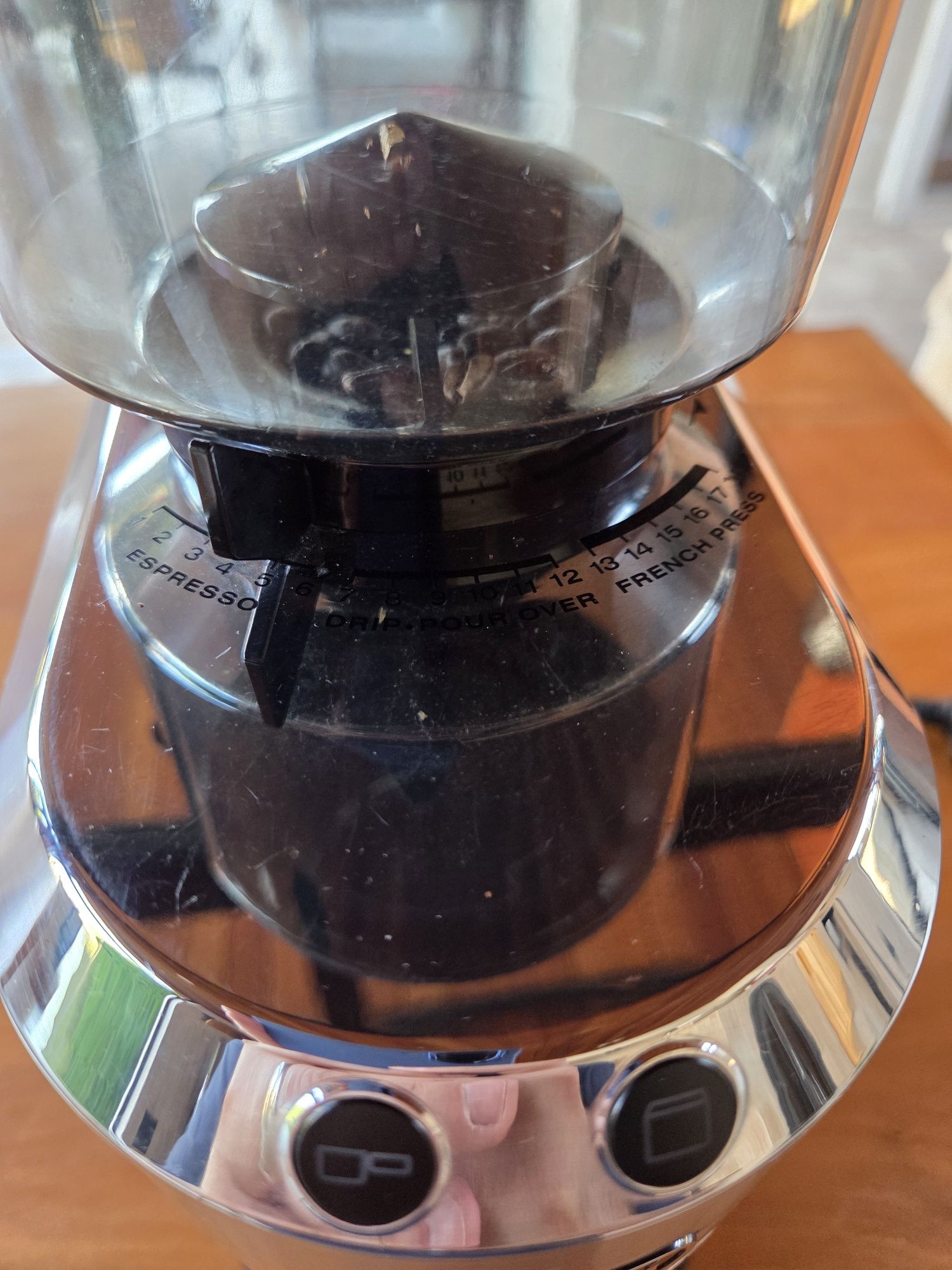 Delonghi delica + rasnita delonghi Super Pret