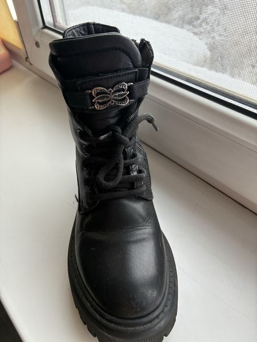 Продам зимнюю почти новую зимнюю обувь