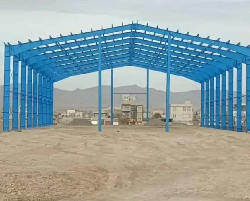 Vindem si distribuim o gama larga de hale sau structuri metalice noi n