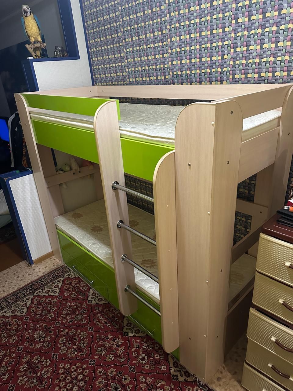 Продам двухъярусную детскую кровать