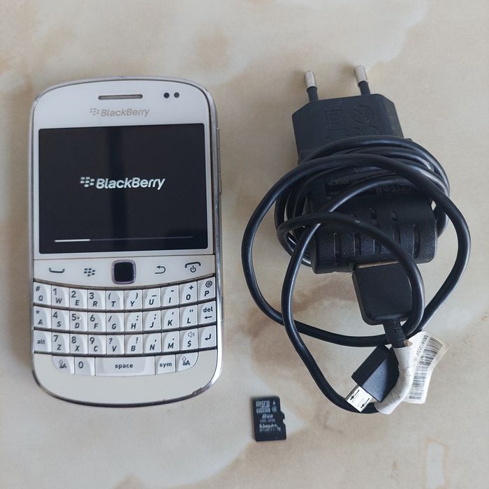 Vând BlackBerry 9900 White / Alb, fără probleme, DEcodat //poze reale