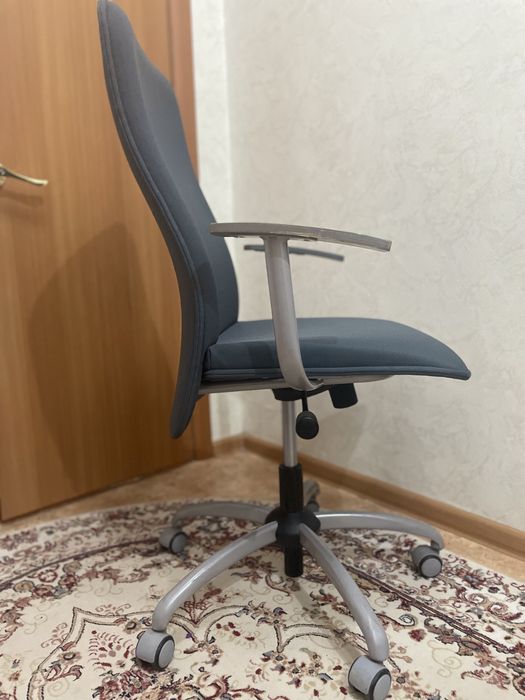 Продам офисные стулья