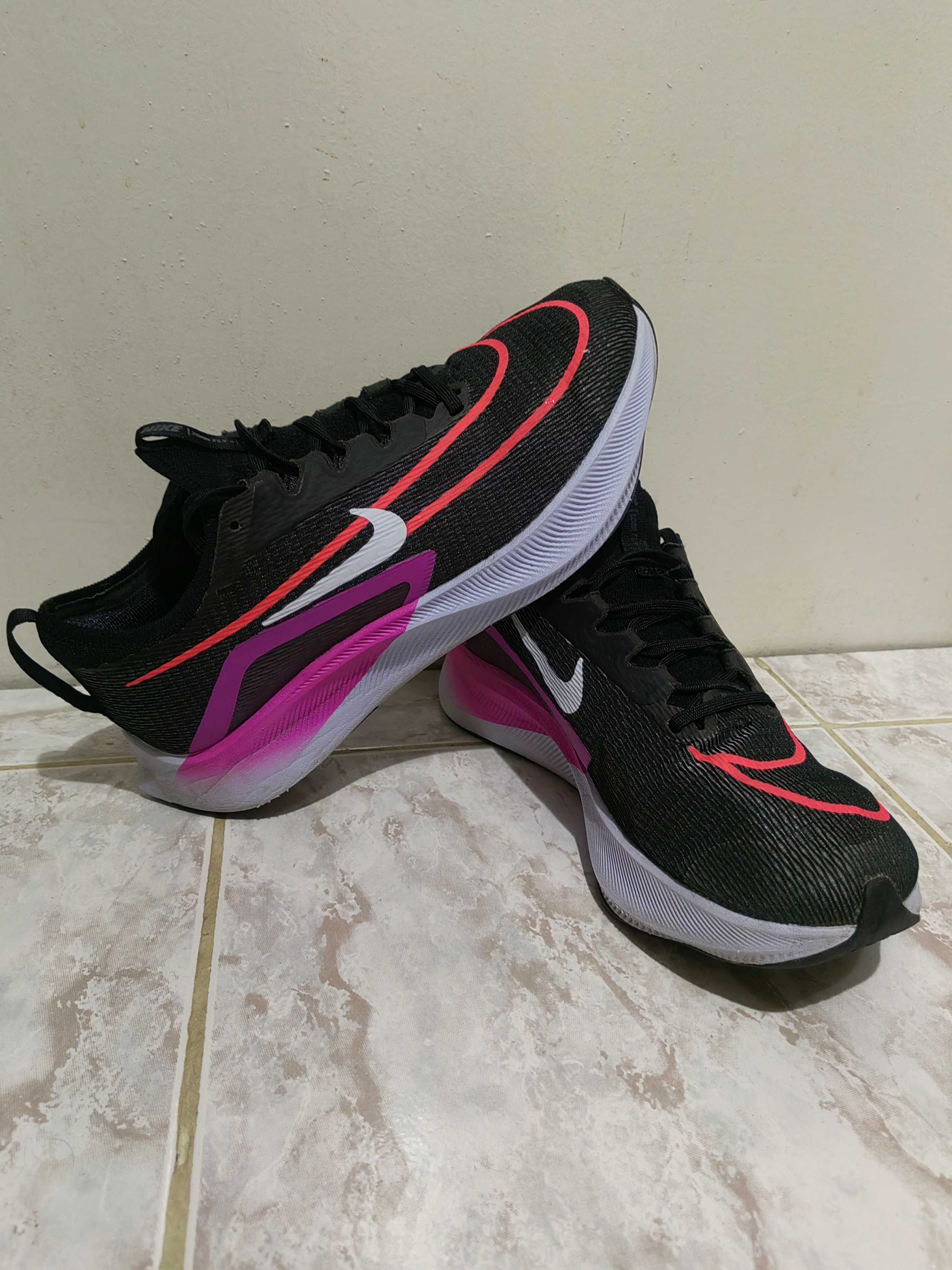 Nike zoom fly 4  (42.5)
